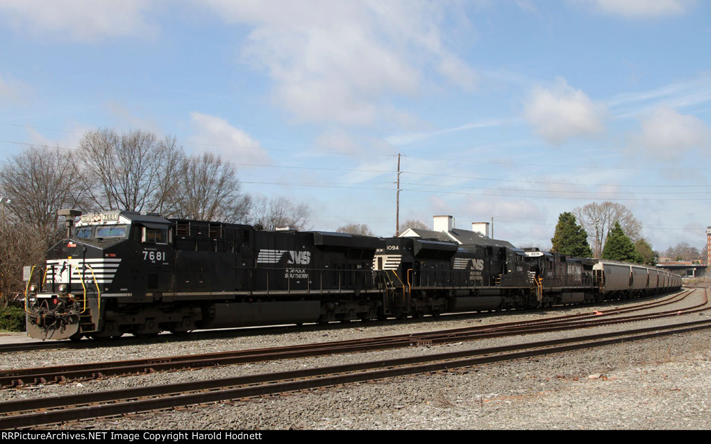 NS 7681, 1094, and 8819 lead train 56Z